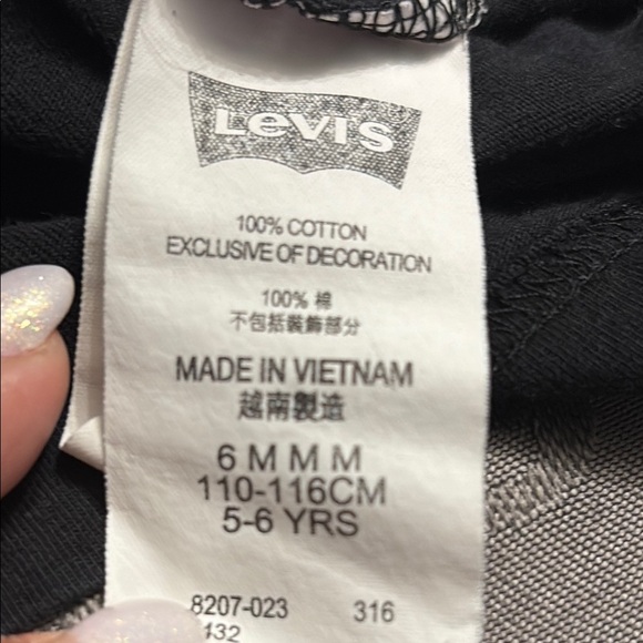 Levi's Kids black Long Sleeve Tee logo, size 5-6 - Picture 6 of 7